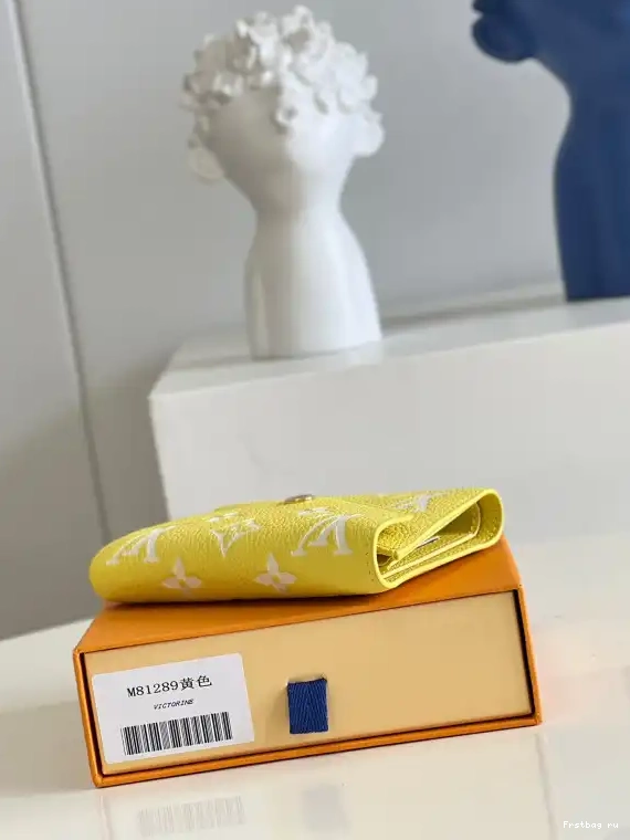 First bag ru Vuitton Louis VICTORINE Wallet 0405